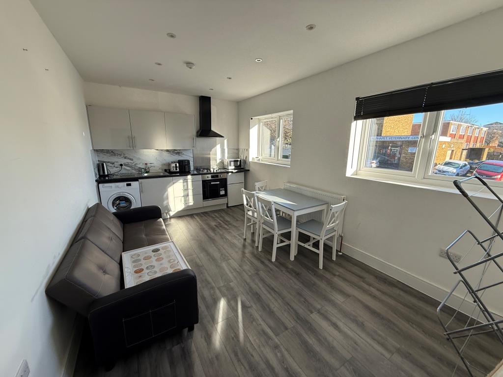 Lot: 157 - WELL PRESENTED BLOCK OF FOUR FLATS - Kitchen Flat 3